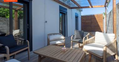 a louer  saint pierre - centre ville - apt f4 meublé, colocation acceptée - loyer 2 000  cc  - dispo lde suite