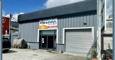 location local commercial de 137m2 en rez-de-chaussée avec mezzanine à guadeloupe