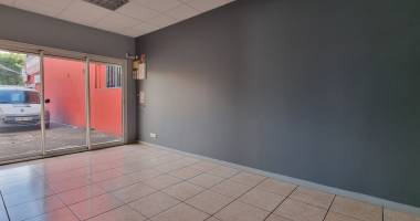 local commercial / bureaux 133 m2 divisibles avec parking