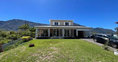 maison f5 de 160 m² sur 1 000 m² de terrain à salazie