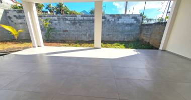 À louer   maison meublée 4 pièces   100 m2 habitables avec terrasse et jardin   sainte-marie