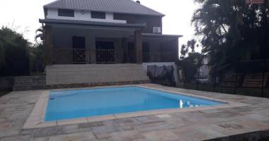 a louer belle villa f5 avec piscine sur le bas de la possession