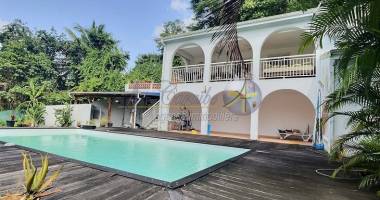 belle maison d'architecte de 133 m2 avec piscine et garage double