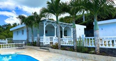a louer villa t5/6 de plein pieds avec jardin et piscine à la montagne