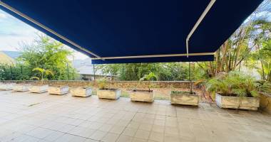 centre ville de la possession - location studio en rdc avec terrasse et parking
