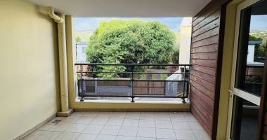 la possession (centre ville) - location appartement t3 avec varangue et parking