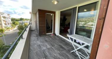 fabien teka immo vous propose à louer un magnifique appartement t3 meublé de 78.7m² située à la possession, ile de la réunion